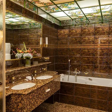 Palace Hotell 5*