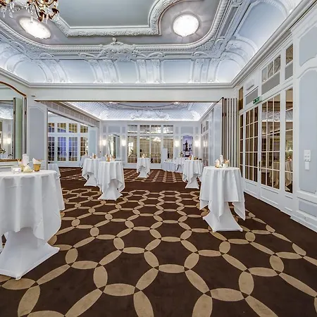 Palace Hotell 5*
