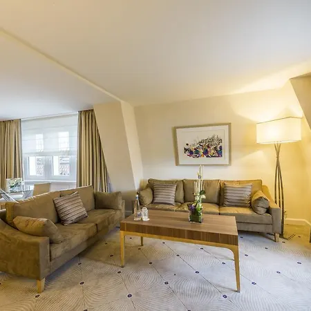 Palace Hotell
