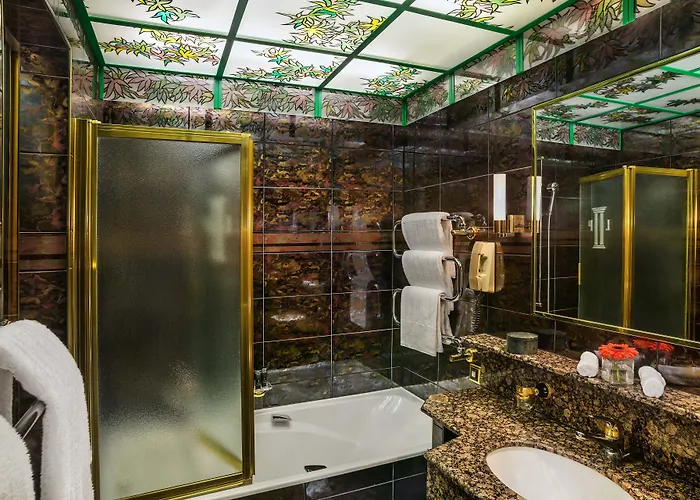 Palace Готель 5*